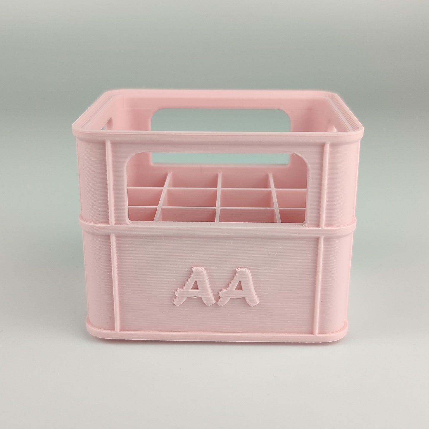 Batteriekiste für AA-Batterien in der Farbe Pfirsich Rosa.