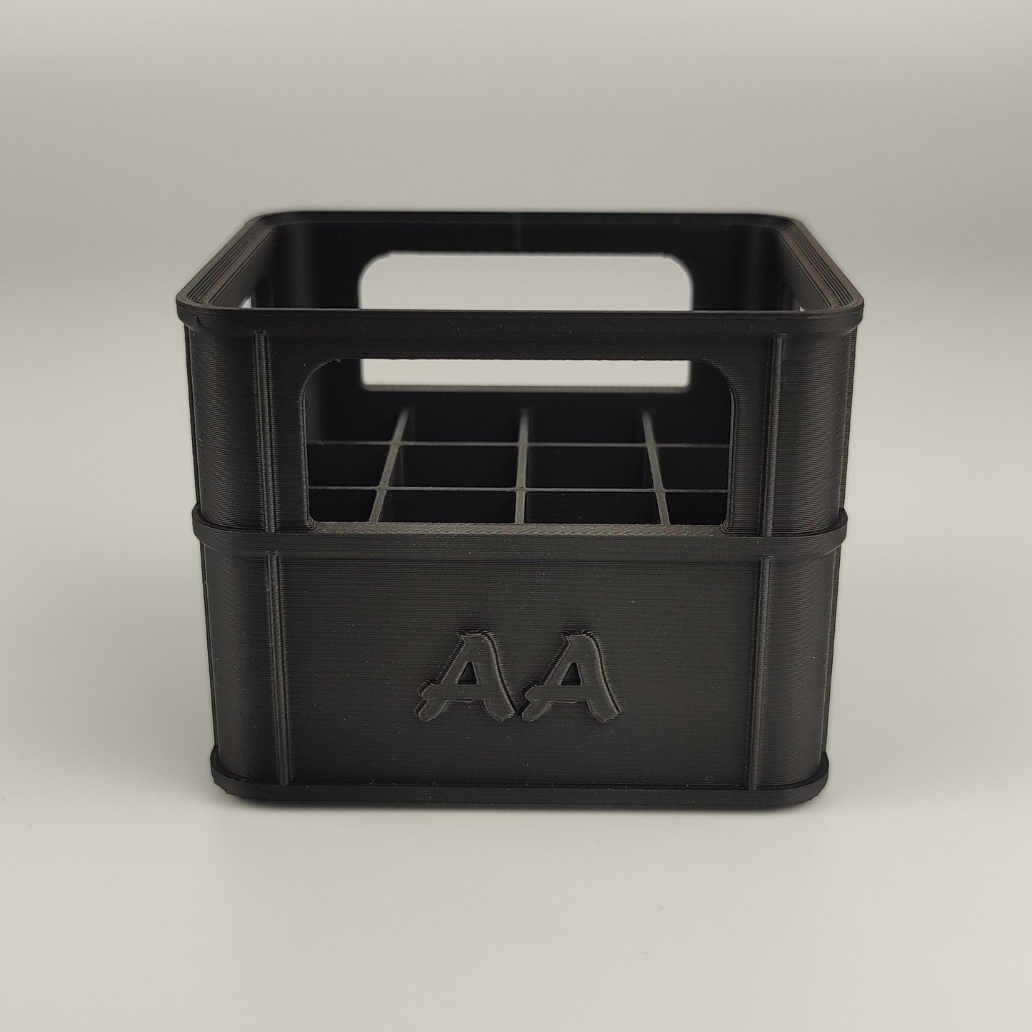 Batteriekiste für AA-Batterien in der Farbe Schwarz.