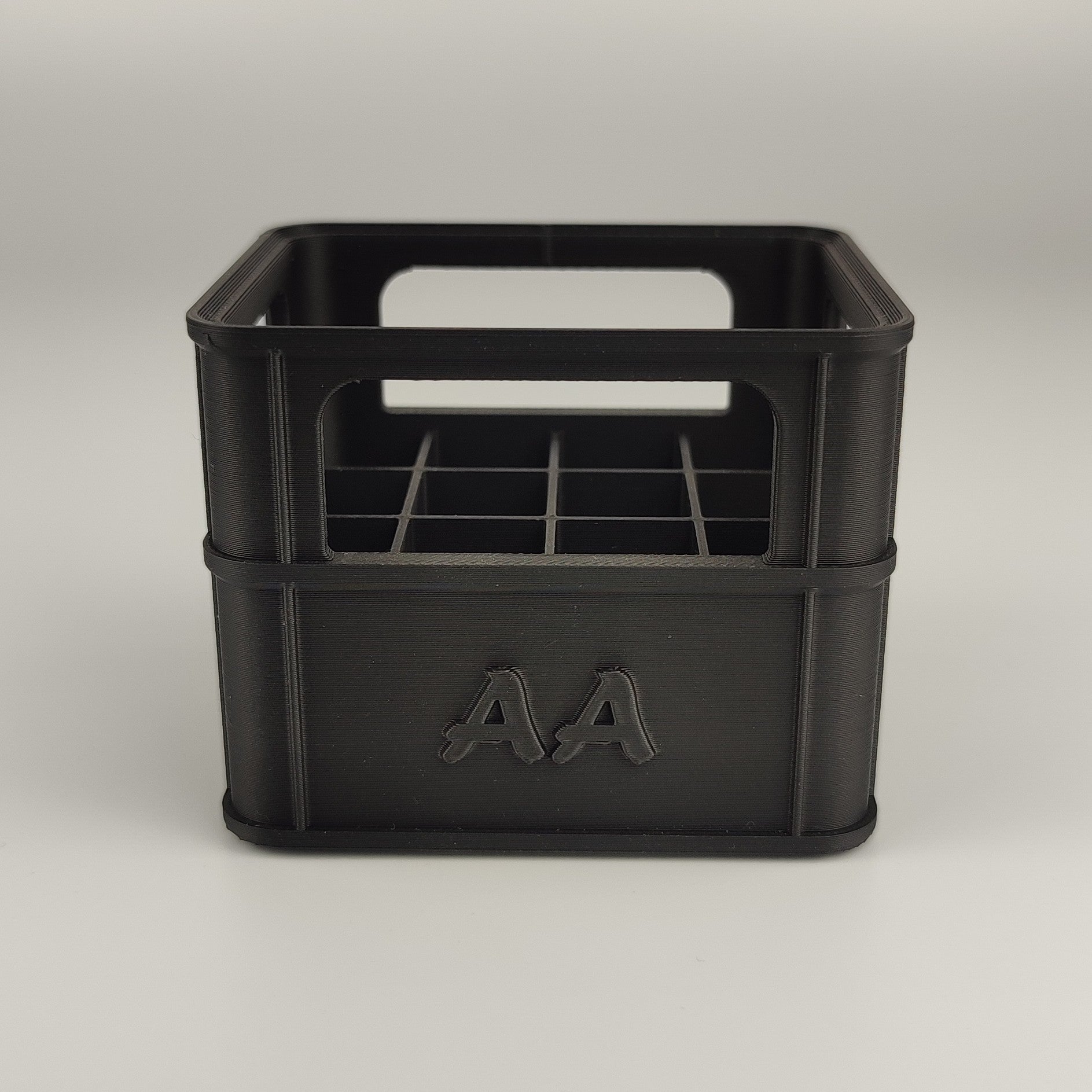 Batteriekiste für AA-Batterien in der Farbe Schwarz.
