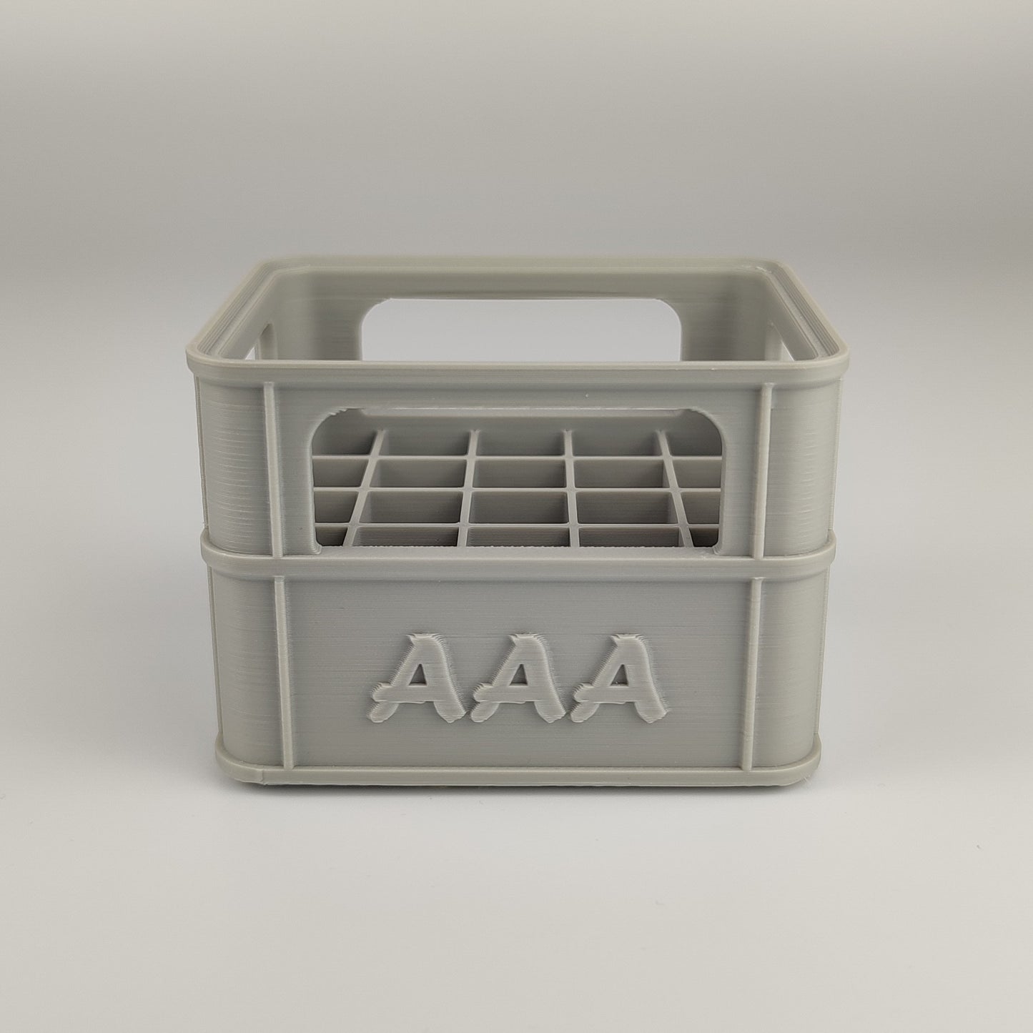 Batteriekiste für AAA-Batterien in der Farbe Grau.