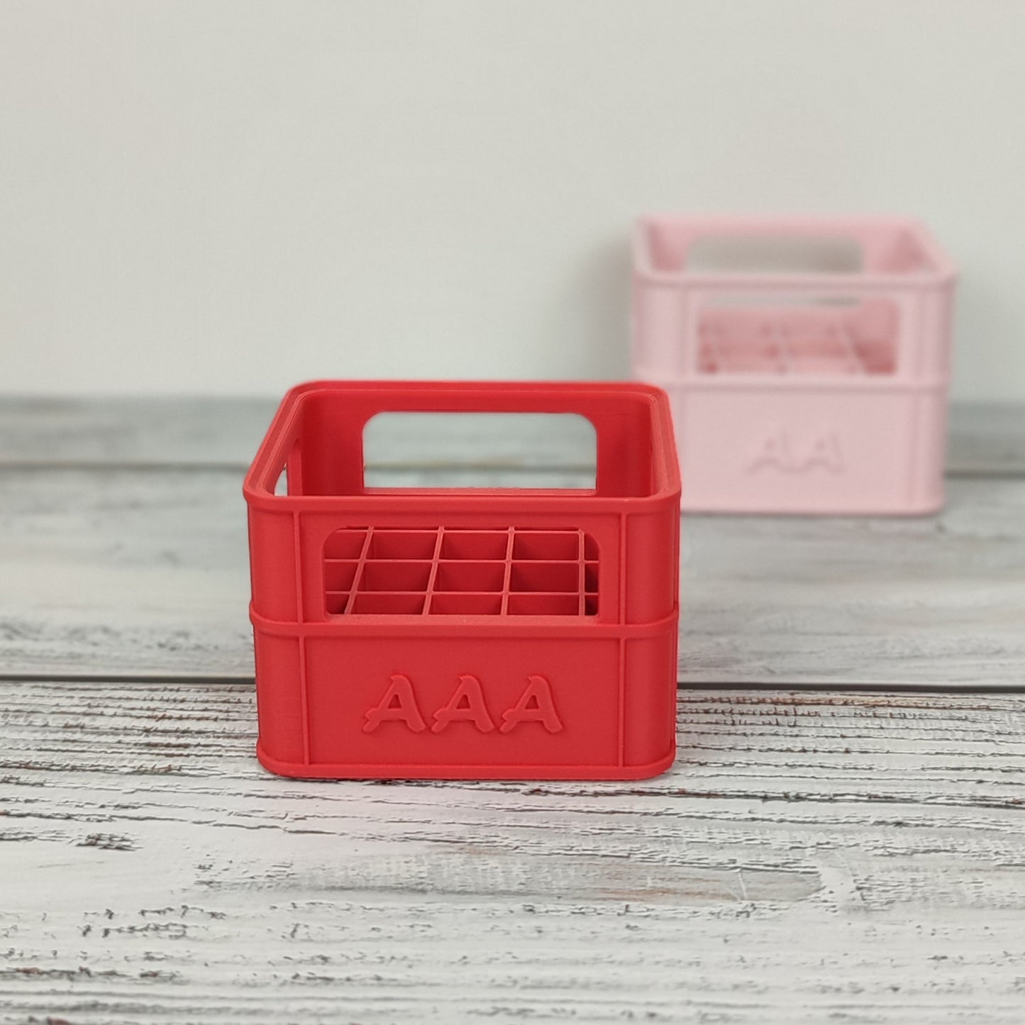Batteriekiste für AAA-Batterien in der Farbe Rot.