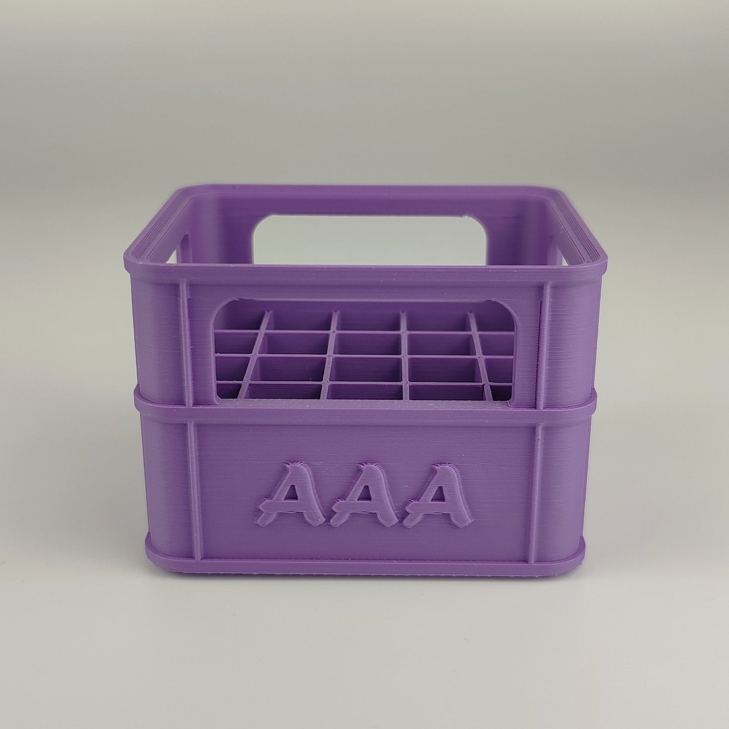 Batteriekiste für AAA-Batterien in der Farbe Lila.