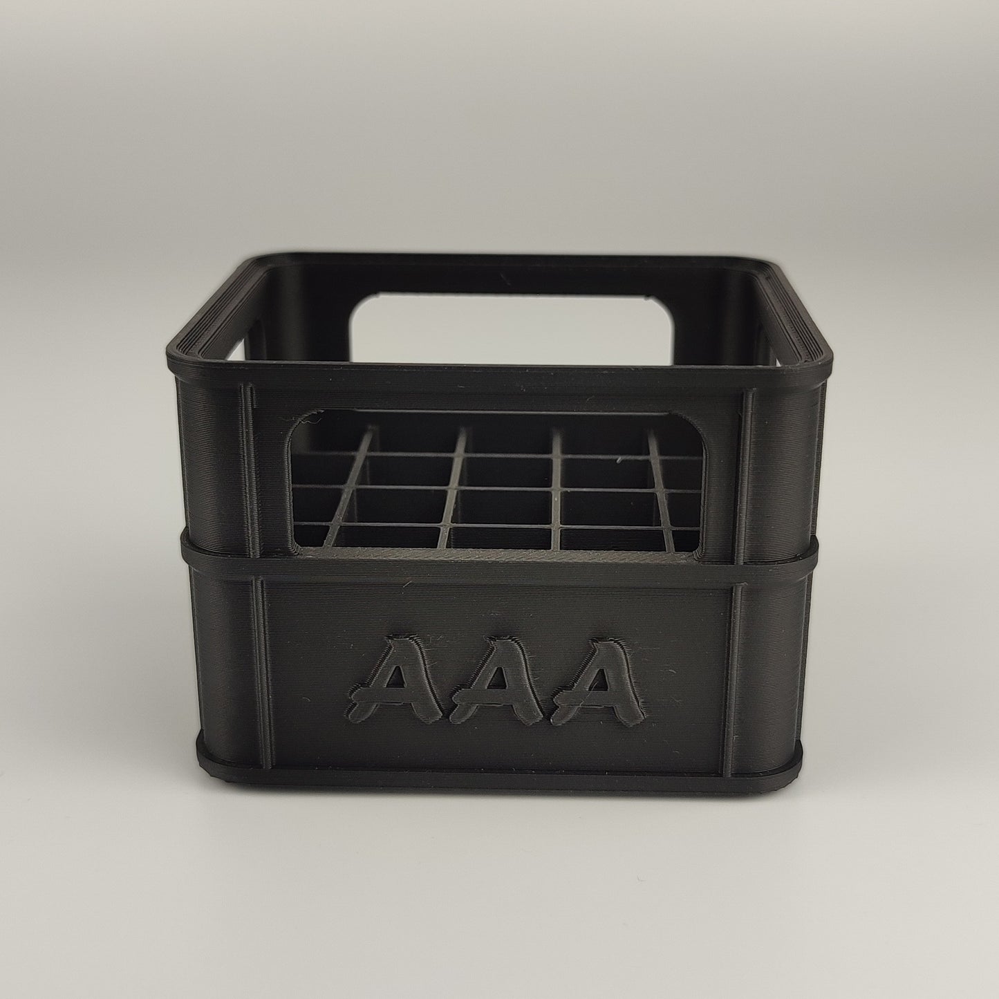 Batteriekiste für AAA-Batterien in der Farbe Schwarz.