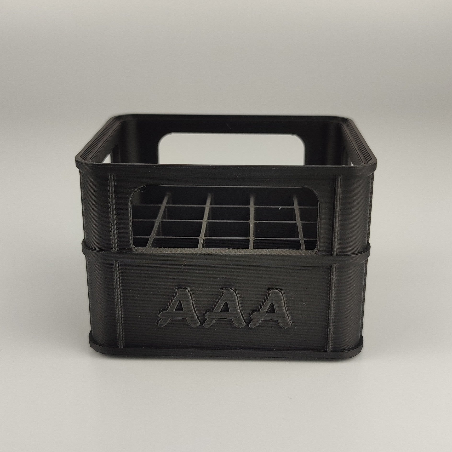 Batteriekiste für AAA-Batterien in der Farbe Schwarz.